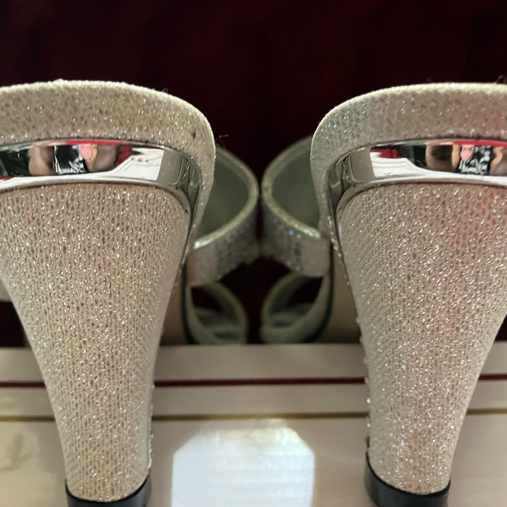 Sandals - Picture 5 of 10